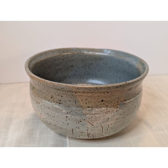 Handcrafted Studio Pottery Speckled Blue Gray Bowl 6 3/4" Diameter Signed JW - Picture 3 of 10